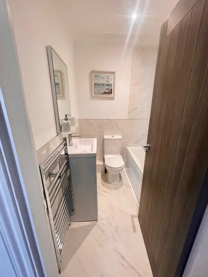 Exquisite Apartment, Stone Throw From The Beach Bournemouth Exterior photo
