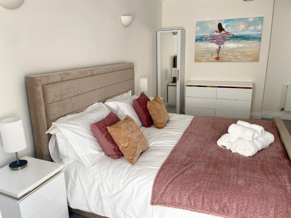 Exquisite Apartment, Stone Throw From The Beach Bournemouth Exterior photo