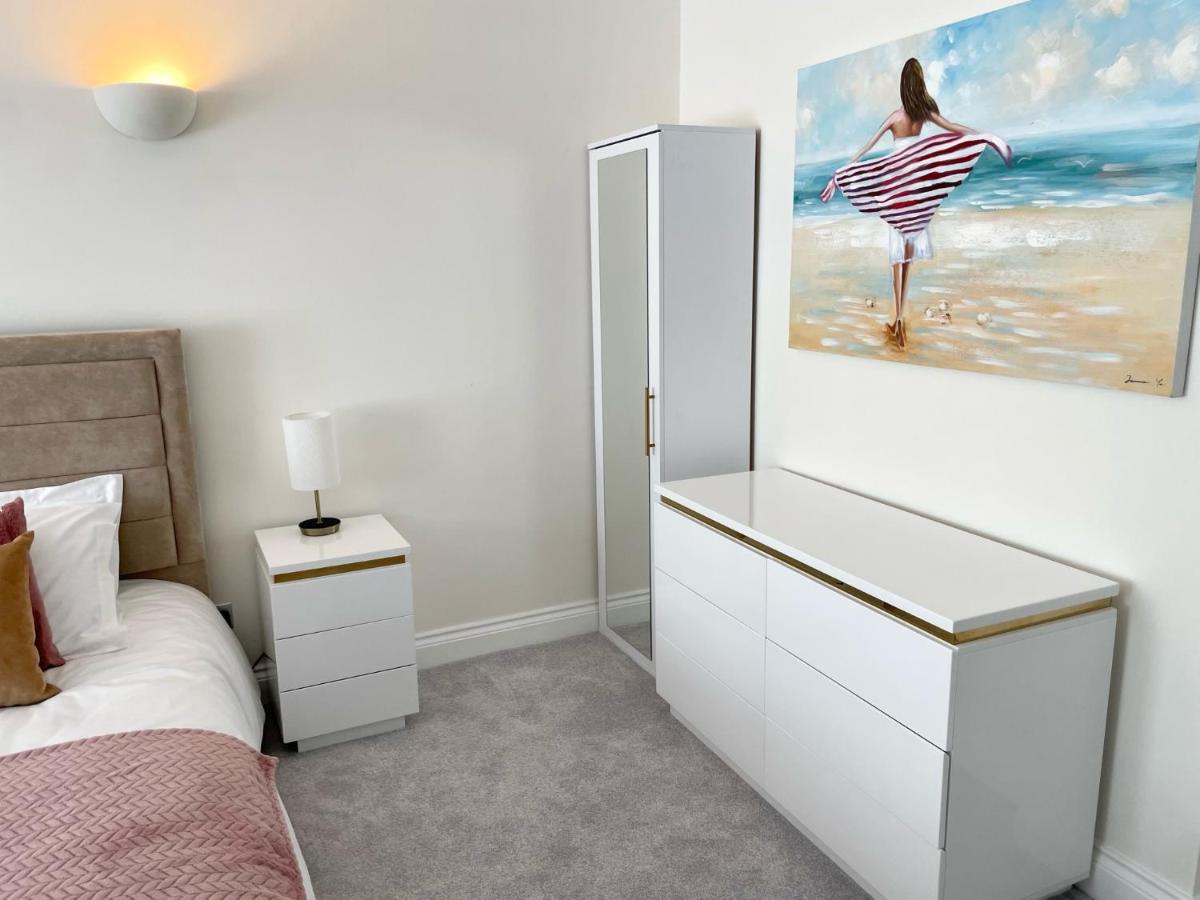 Exquisite Apartment, Stone Throw From The Beach Bournemouth Exterior photo